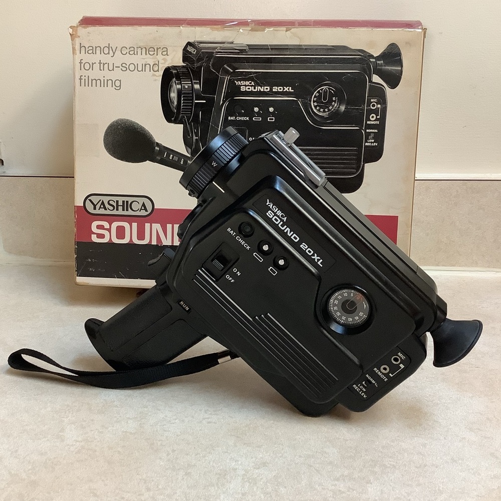 Vintage Yashica SOUND 20XL Super 8 Movie Camera w/ Manual / Very Clean, Untested